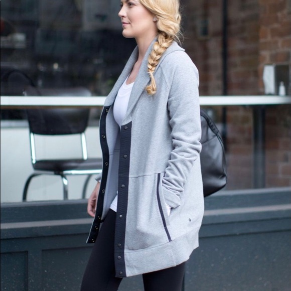 LULULEMON - VGUC-EUC Yin To My Yang Cardi (12) - Picture 4 of 16